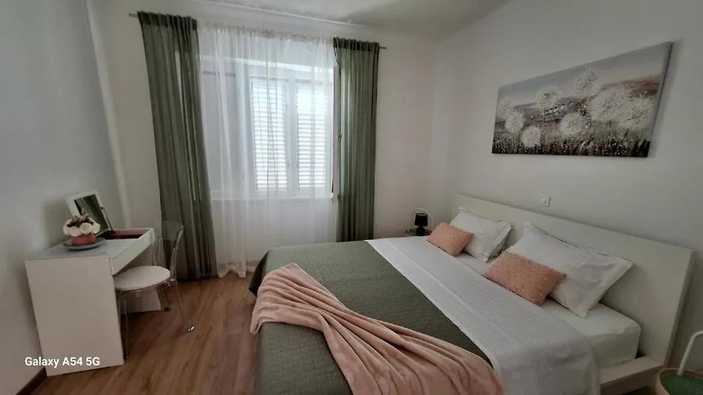 Apartment In Banjol With Sea View, Terrace, Air Conditioning, Wi-Fi
